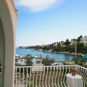https://apartmani-laura-trogir.hotels-in-trogir.com